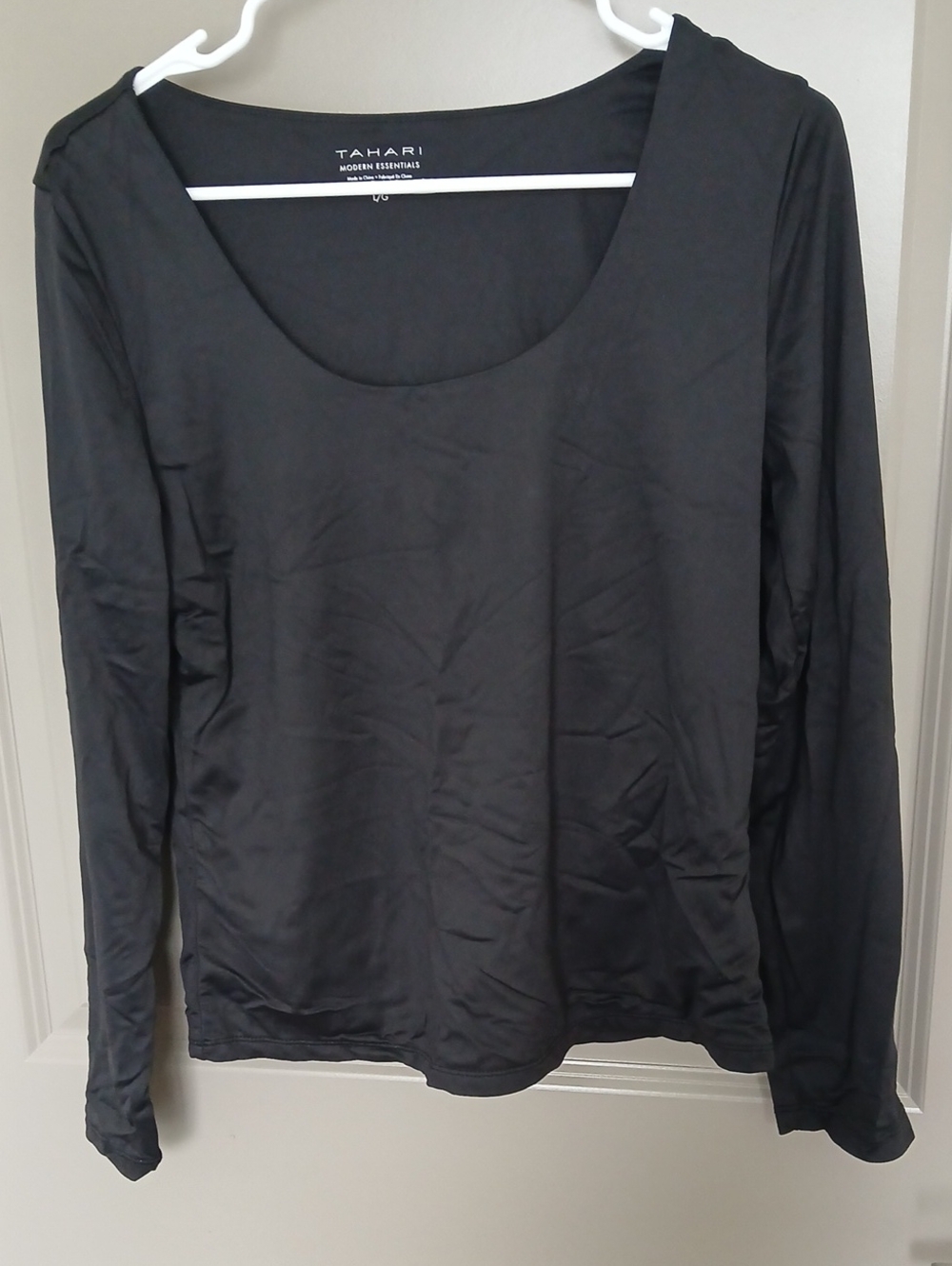 Tahari Black Scoop Neck Long Sleeve Blouse